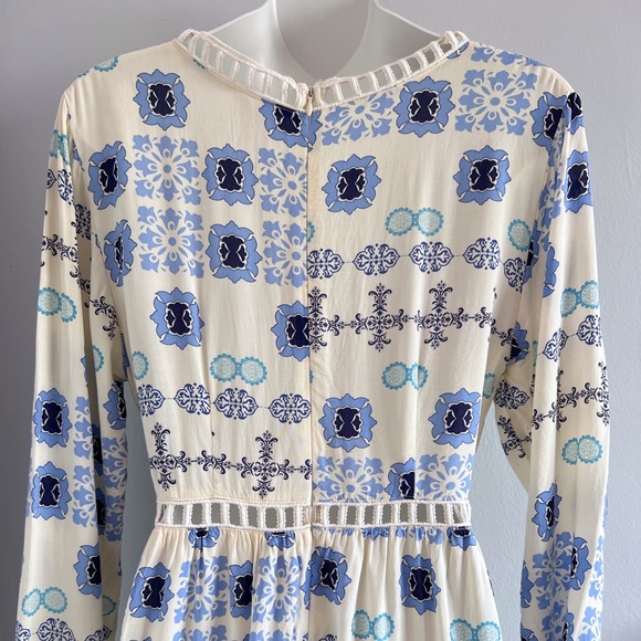 Selfie Leslie Long Sleeve Maxi Dress in Cream & Blue • M - Picture 6 of 9